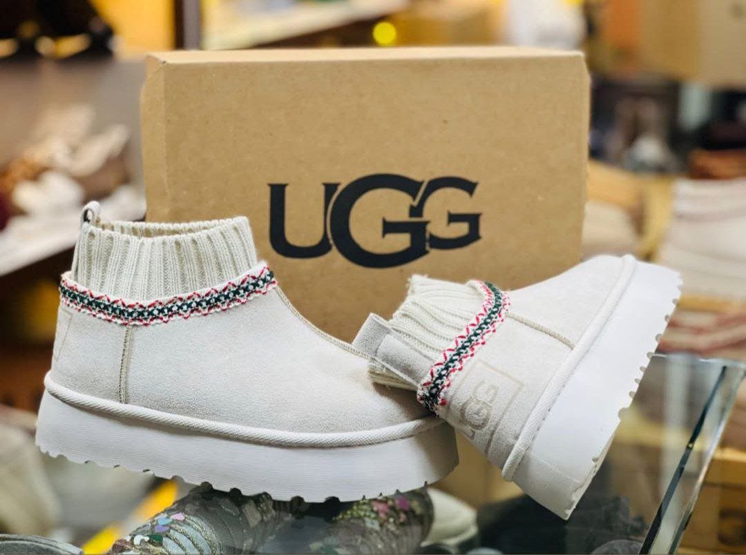 جزمة UGG ساق صوف