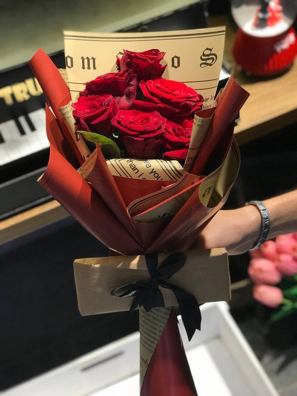 باقة 6 جوريات 1 مع 50$