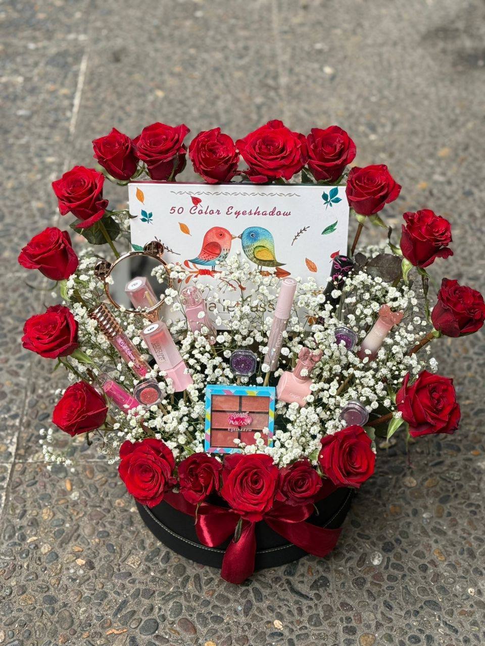 تنسيقة الحب مكياج و ورد جوري تقيلة2