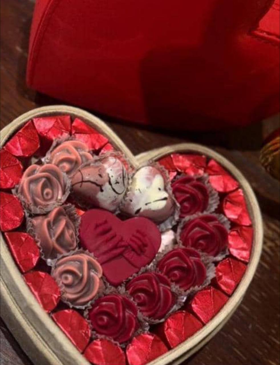 بوكس شوكولا شكل قلب