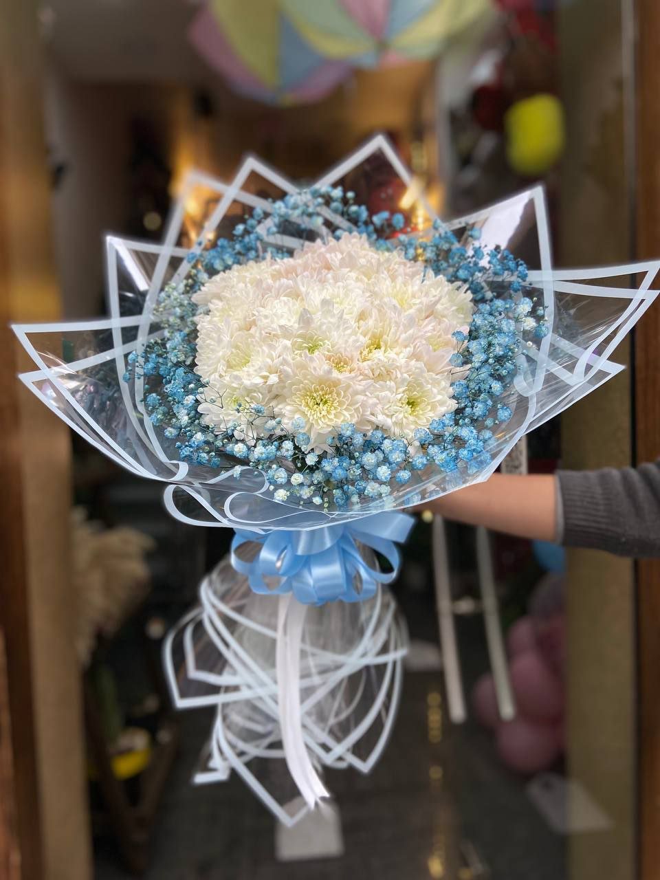 باقة كريز ابيض و حبسوفيل ازرق