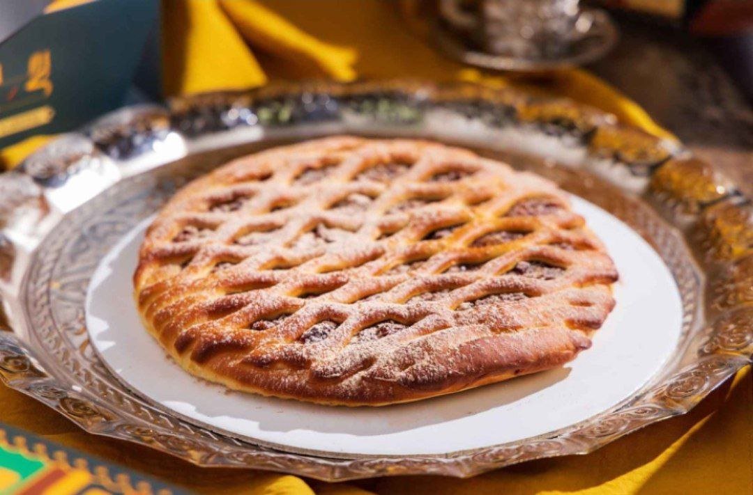 تفاح مع القرفة والزبيب