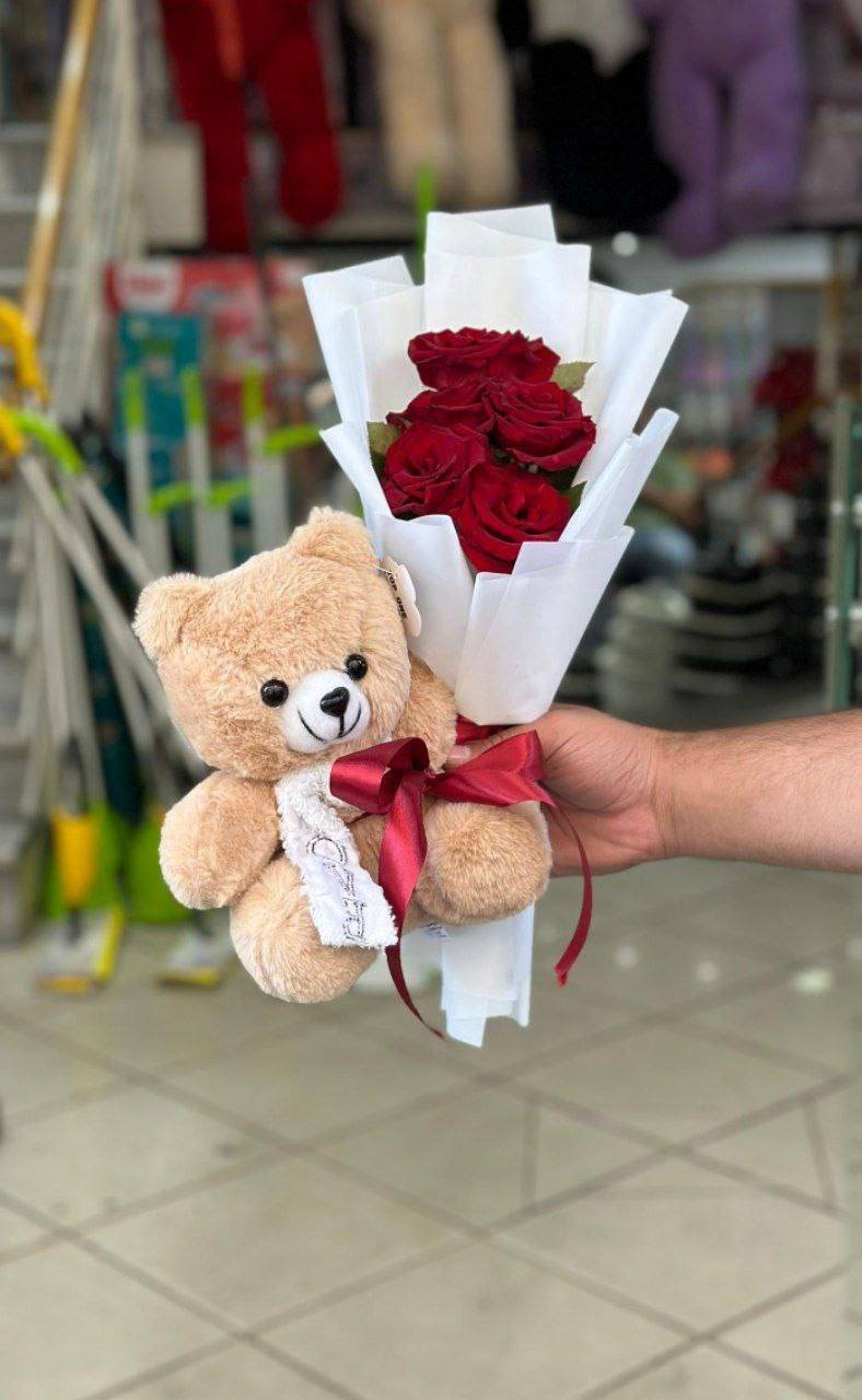 باقة ورد صغيرة و دبدوب