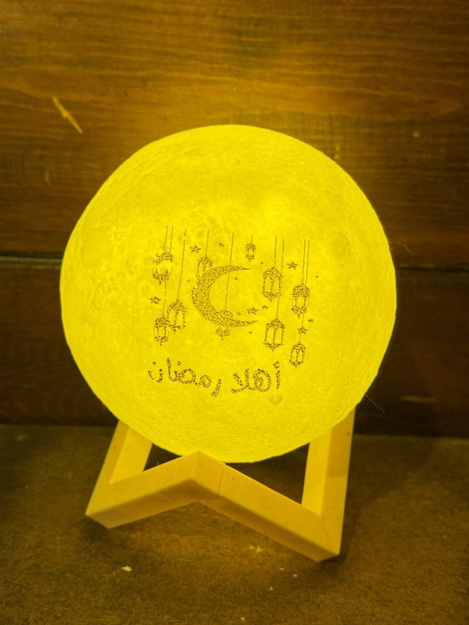 قمر مضيء حجم صغير