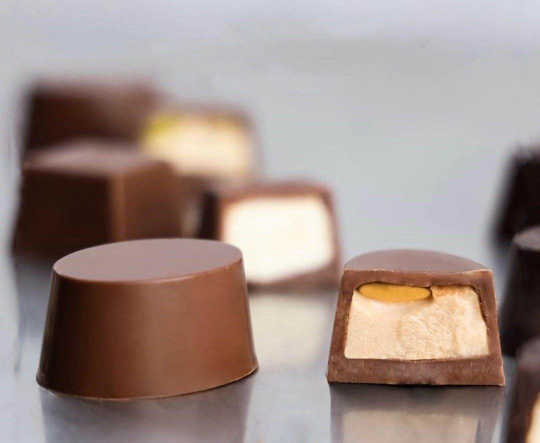 شوكولا الحليب بكريمة الفول السوداني