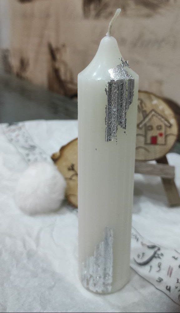 شمعة محززة طويلة