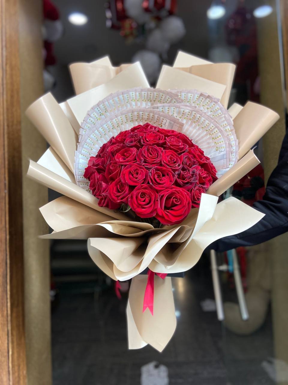 باقة ورد جوري مع 50$